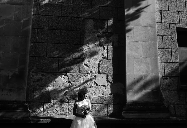 Bride posing on stone wall background — Stock Photo, Image