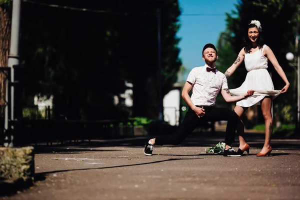 Schönes Paar im Park — Stockfoto