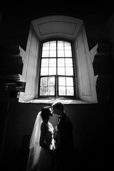 Bride and groom embracing — Stock Photo, Image