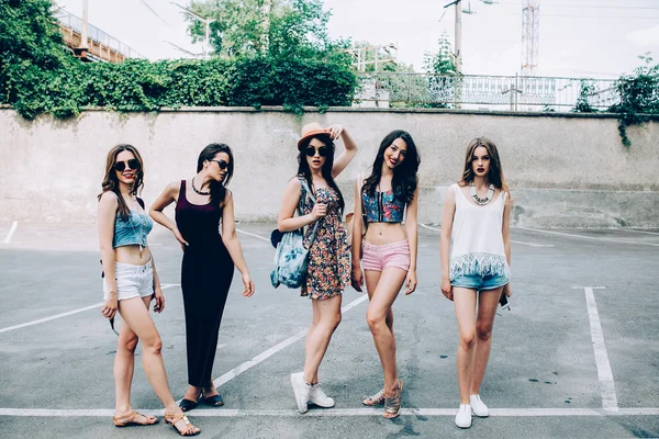 Cinco lindas meninas — Fotografia de Stock