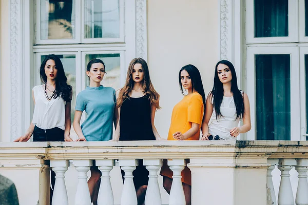 Cinco lindas meninas em vestidos — Fotografia de Stock