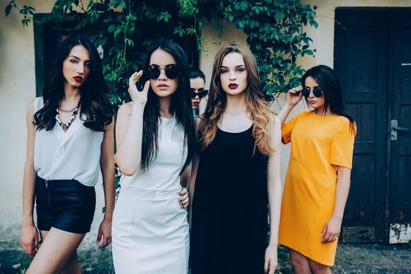 Cinque belle ragazze — Foto Stock