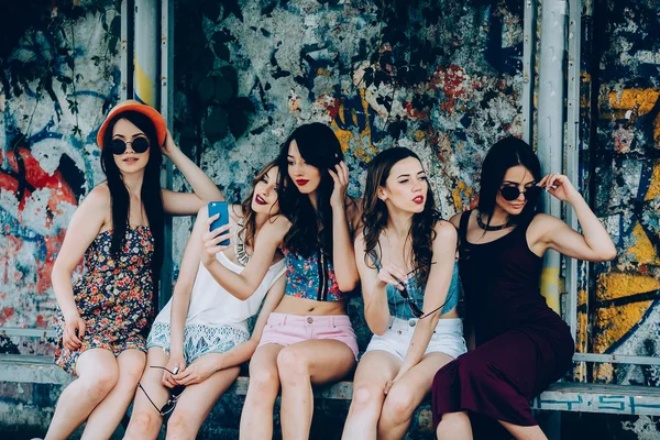 Five beautiful young girls relaxing — Stock Photo, Image