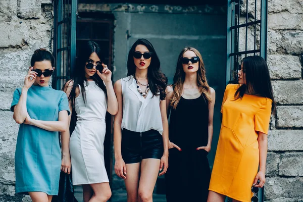 Five young beautiful girls in the city — Stock Photo, Image