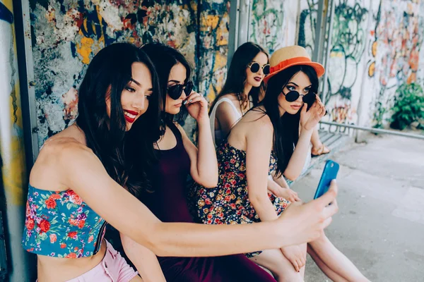 Five beautiful young girls relaxing — Stock Photo, Image