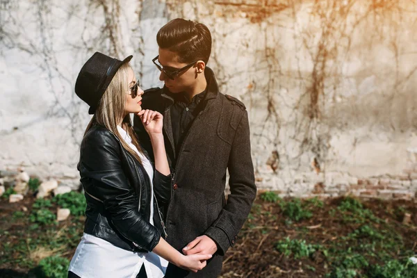 Young beautiful couple — Stock Photo, Image