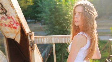 genç güzel kız poz