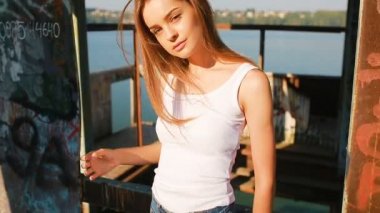 genç güzel kız poz