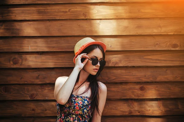 Beautiful girl poses for camera — Stock Photo, Image