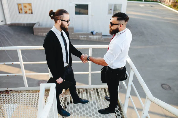 Two businessmen shaking hands — Stock Photo, Image