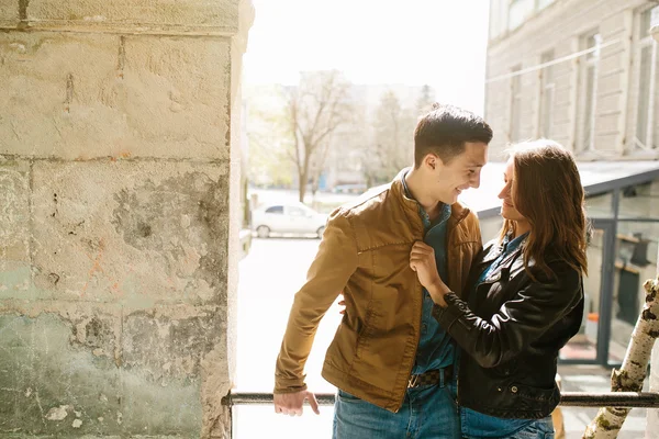 Jovem casal bonito — Fotografia de Stock