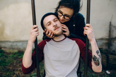 salıncakta couple
