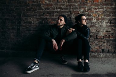 Backstreet içinde poz Çift