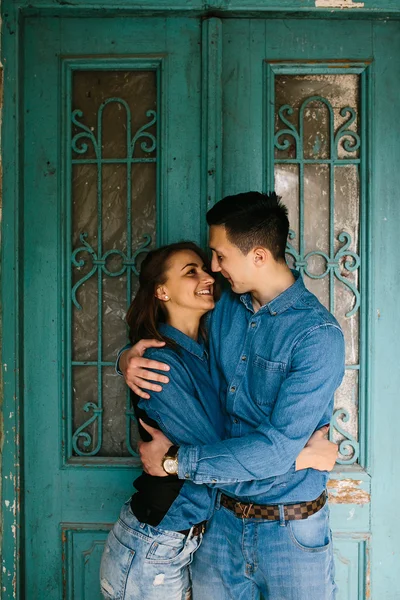 Jovem casal bonito — Fotografia de Stock