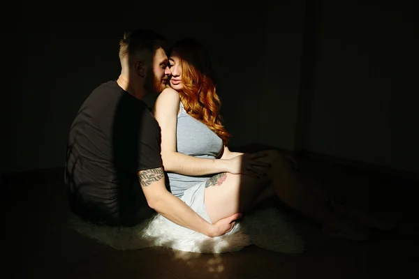 Marido e esposa grávida — Fotografia de Stock