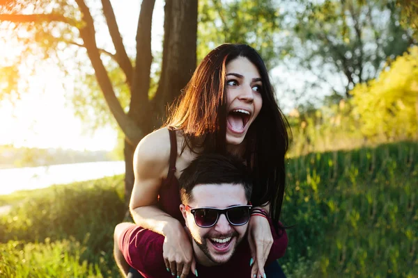 Young beautiful couple — Stock Photo, Image