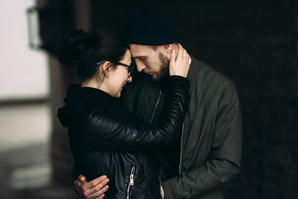 пара позирует в backstreet
