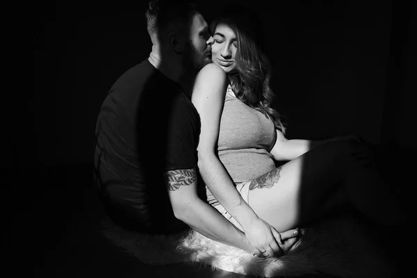 Чоловік і вагітна дружина — стокове фото