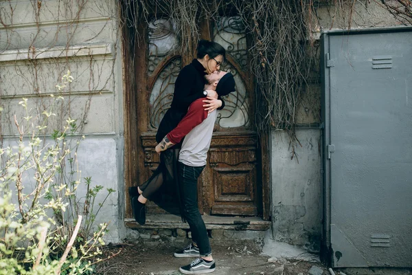 Jovem casal bonito — Fotografia de Stock