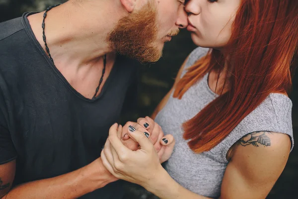 Man and woman in nature — Stock Photo, Image