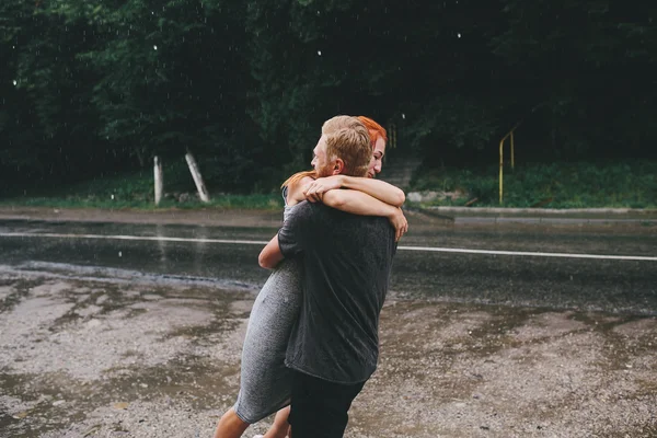 Uomo vomita la sua ragazza — Foto Stock