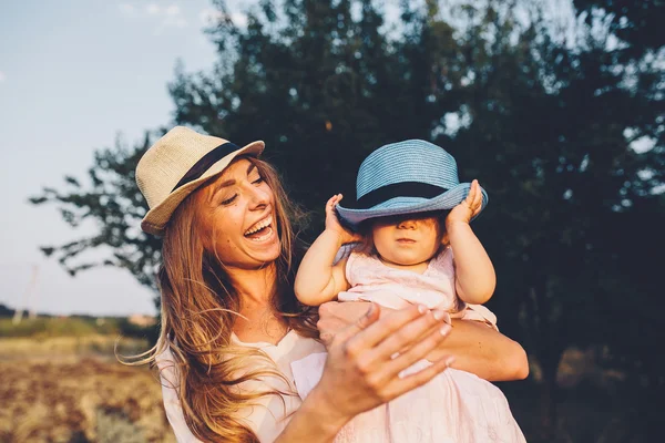 Mother and daughter together outdoors — Stock Photo, Image