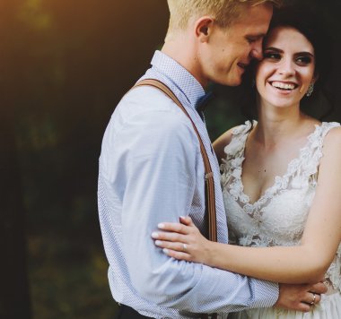 Poz güzel düğün çifti