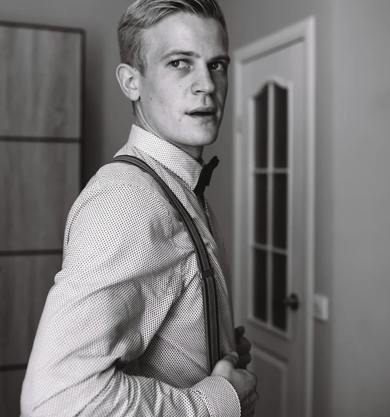 Groom in the morning getting ready — Stock Photo, Image