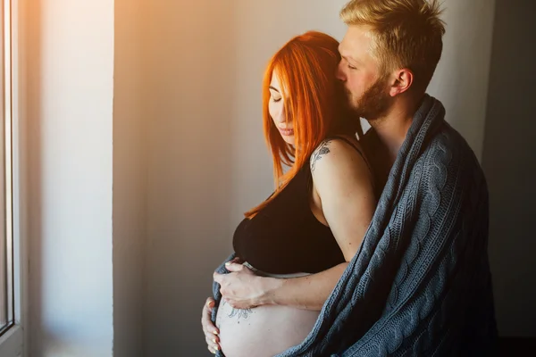 Junges schönes Paar — Stockfoto