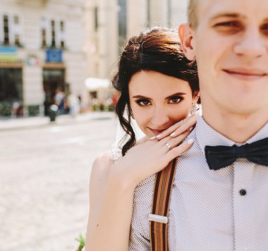 Gelin Damat kucaklayan