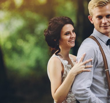 Poz güzel düğün çifti