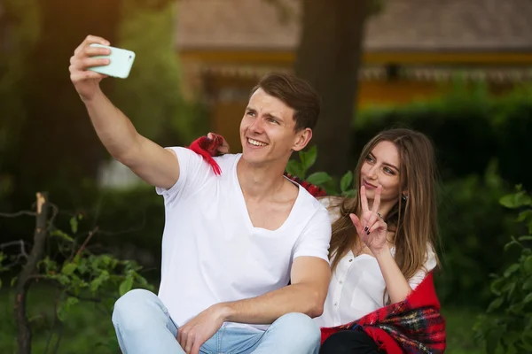 Beautiful young couple makes selfie — Stock Photo, Image