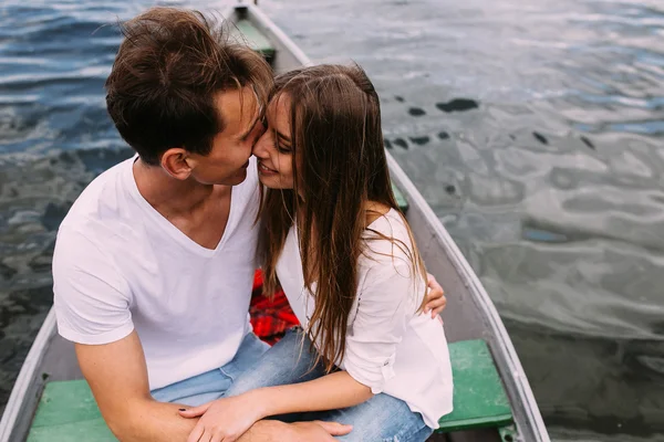 Pareja en barco —  Fotos de Stock