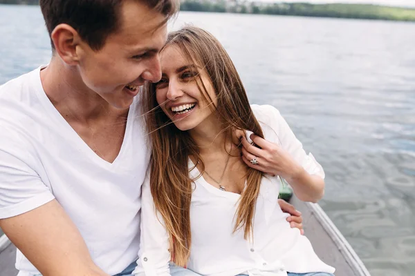 Couple en bateau — Photo