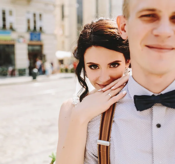 Gelin Damat kucaklayan