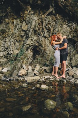 güzel birkaç orman arka planda