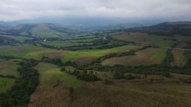 bir kuş uçuş alanından yeşil tepeler