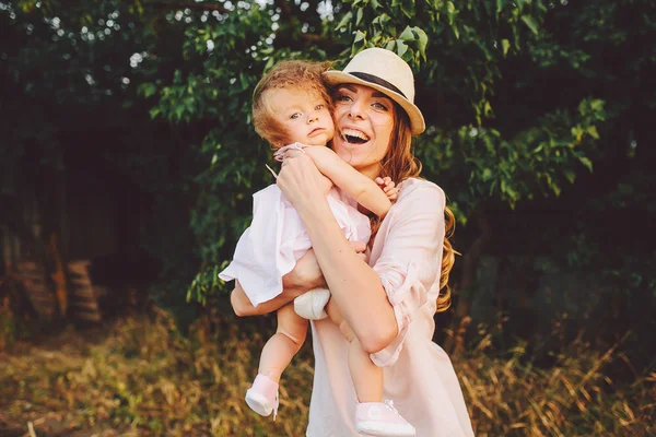 Mother and daughter together outdoors — Stock Photo, Image