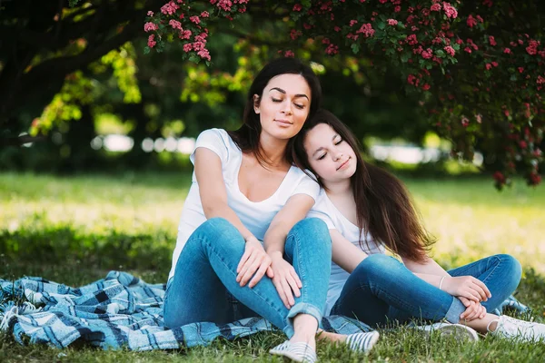 Mãe e filha — Fotografia de Stock