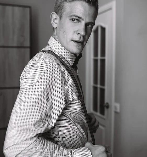 Groom in the morning getting ready — Stock Photo, Image