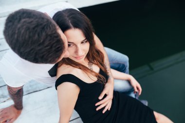 iskelede sarılma Çift