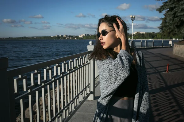 Jovem menina bonita — Fotografia de Stock