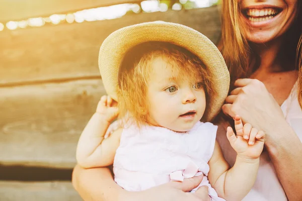 Mother playing with his little daughter — Stock Photo, Image