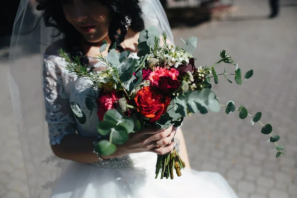 Bride holding wedding bouquet — Stock Photo, Image