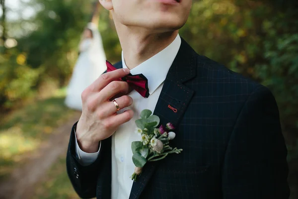 Novio esperando a la novia — Foto de Stock