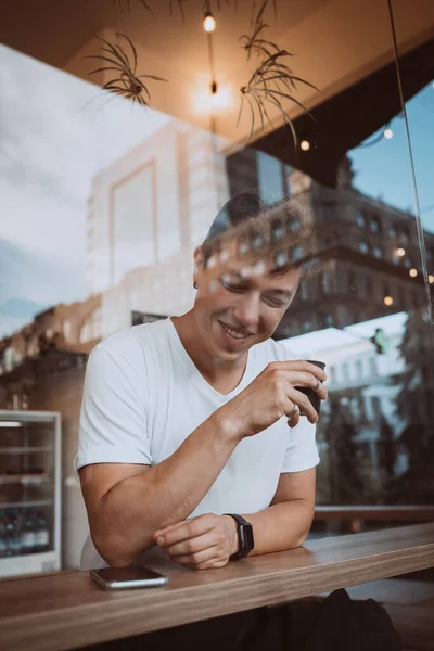 Young, handsome man is drinking his morning coffee in a cafe. — Stock Photo, Image