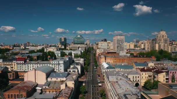Kiev şehir merkezindeki Khreshchatyk 'in hava görüntüsü — Stok video