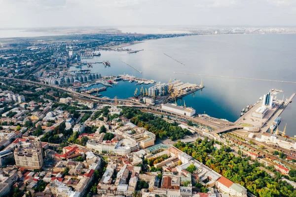 Flygbilder från gamla stan och hamnen — Stockfoto