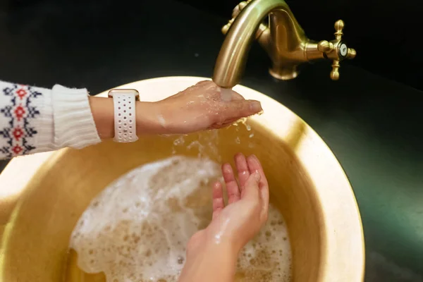 Close up photo of woman washes her hands with soap and water. — Stock Photo, Image