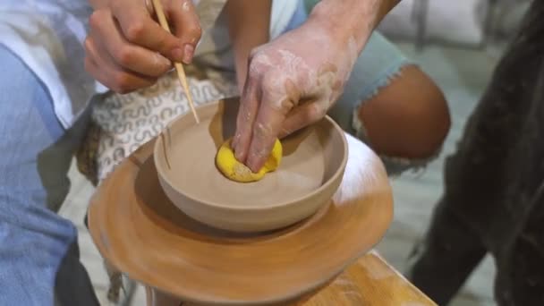 Making a handmade clay pot in the workshop. Pottery lesson with master. — Stock Video